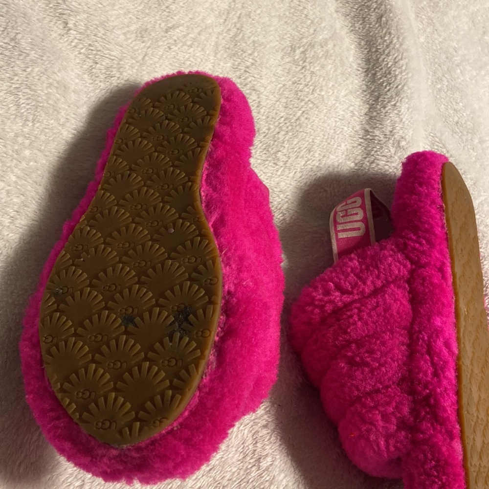 Girls Ugg Slides - Picture 6 of 7